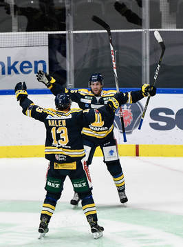 Södertäljes Mikael Ahlén jublar
