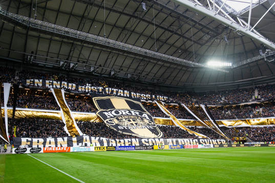 s tifo innan fotbollsmatchen i Allsvenskan mellan AIK och