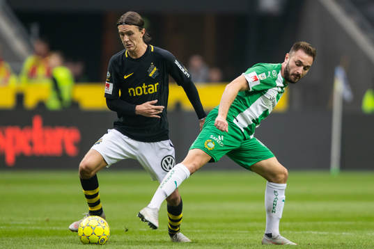 s Kristoffer Olsson och Hammarbys Muamer Tankovic