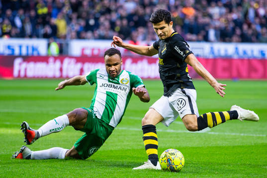 s Tarik Elyounoussi och Hammarbys Serge-Junior Martinsson