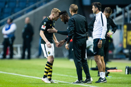 s Sebastian Larsson byts ut mot Heradi Rashidi