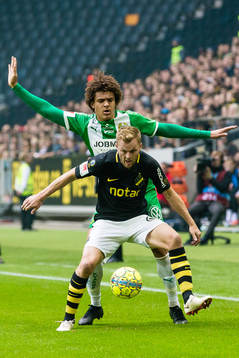 s Sebastian Larsson och Hammarbys Neto Borges