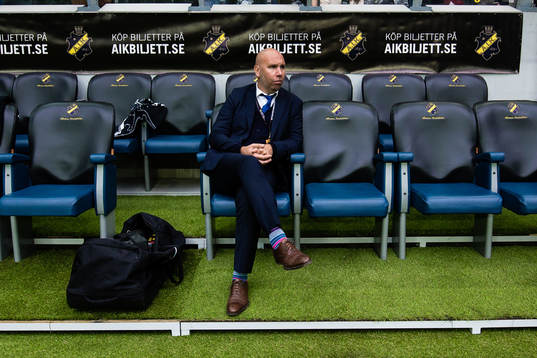 Hammarbys scout Mikael Hjelmberg innan fotbollsmatchen i