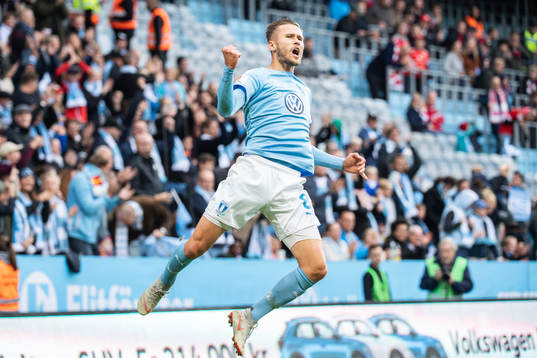 Malmö FFs Arnór Ingvi Traustason jublar