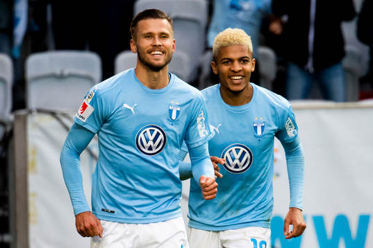 Malmö FFs Arnór Ingvi Traustason och Romain Gall jublar