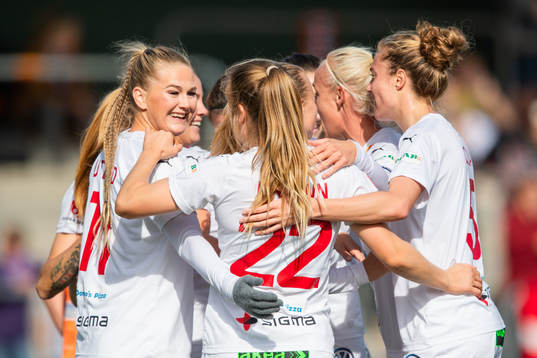 Rosengårds spelar jublar