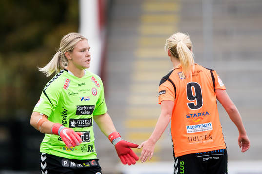 Kristianstads målvakt Moa Olsson byts in