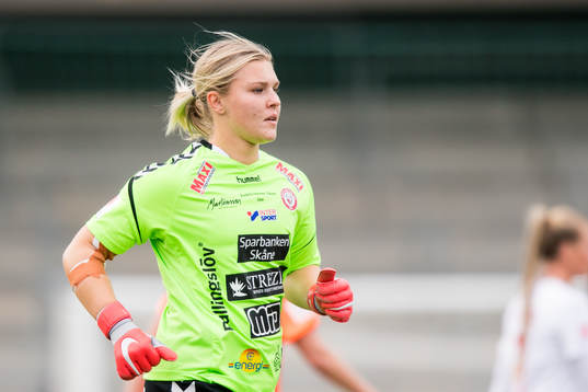 Kristianstads målvakt Moa Olsson byts in