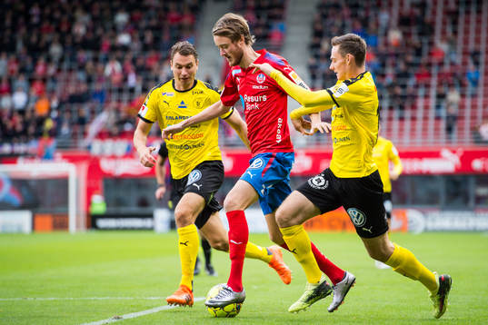 Helsingborgs Rasmus Jönsson mot Frejs Marcus Hansson och