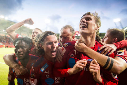 Helsingborgs Andri Runar  Bjarnason jublar med Mamudu Moro