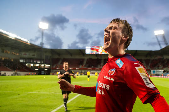 Helsingborgs Andri Runar  Bjarnason jublar