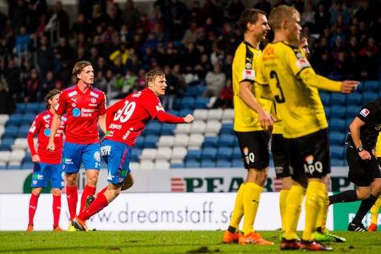 Helsingborgs Andri Runar  Bjarnason jublar