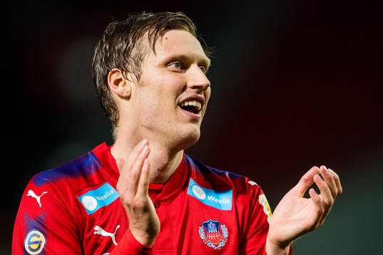 Helsingborgs Andri Runar  Bjarnason tackar publiken