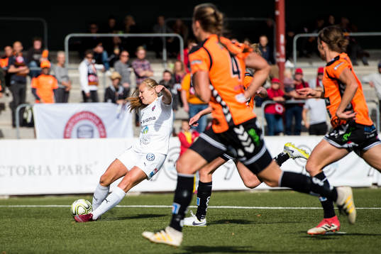 Rosengårds Glodis Perla Viggosdottir gör 1-0