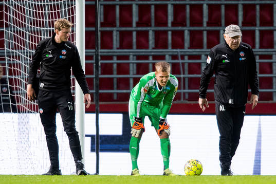 Helsingborgs målvakt Pär Hansson med skada