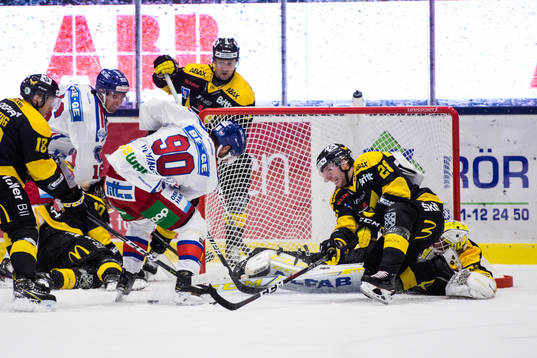Målchans framför Västerås målvakt