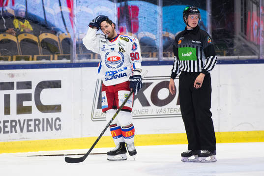 Oskarshamns Alex Hutchings på väg till utvisningsbåset