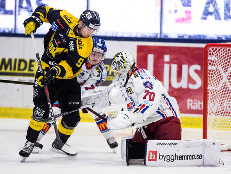 Västerås Mikael Frycklund och Oskarshamns målvakt Adam