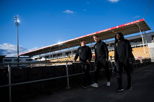 Frode Kippe of Lillestrøm and Ifeanyi Mathew of Lillestrøm