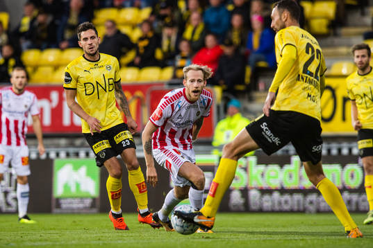 Chigozie Udoji of Lillestrøm and Stefan Antonijevic of