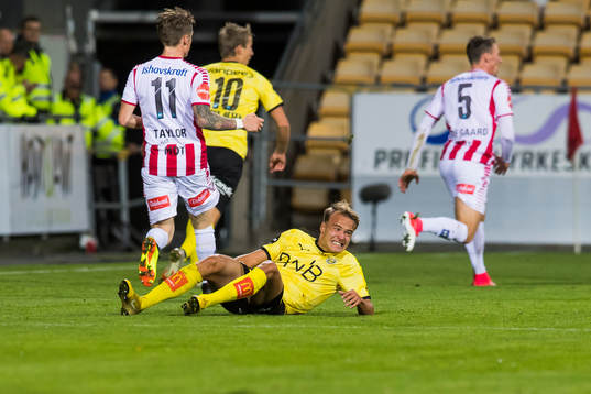 Erik Brenden of Lillestrøm with an injury