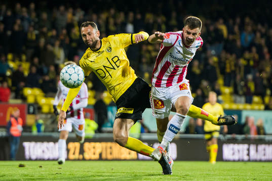 Stefan Antonijevic of Lillestrøm and Jostein Gundersen of