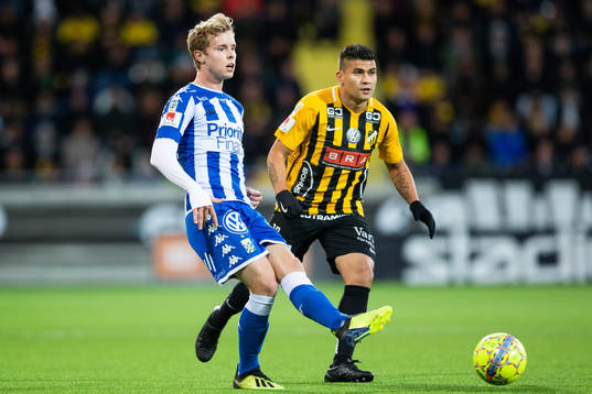 IFK Göteborgs Victor Wernersson och Häckens Paulinho