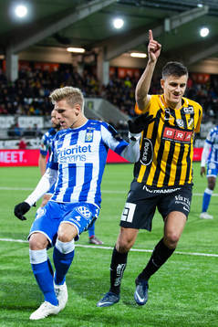 IFK Göteborgs Carl Starfelt deppar medan Häckens