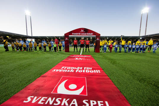 Lagen på line up innan fotbollsmatchen i allsvenskan