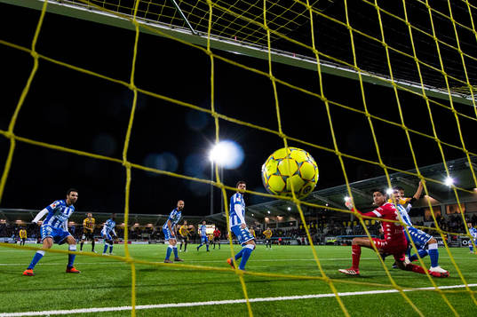 Häckens Alexander Jeremejeff skjuter 3-0 bakom IFK