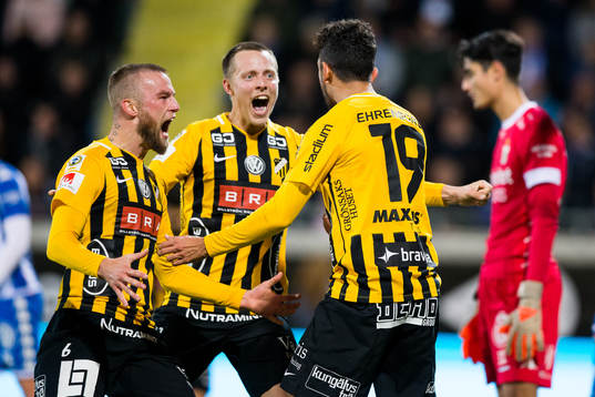 Häckens Daleho Irandust jublar ihop med Alexander
