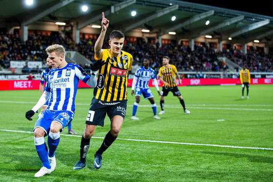 Häckens Alexander Jeremejeff jublar