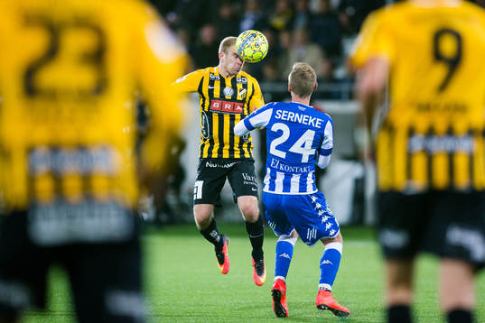 Häckens Kari Arkivuo mot IFK Göteborgs Sebastian Ohlsson