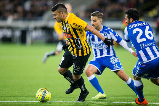 Häckens Paulinho mot IFK Göteborgs Amin Affane och André