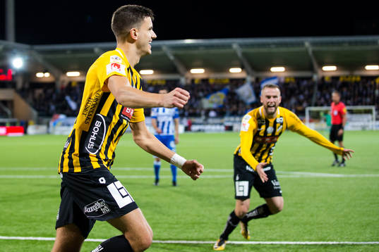 Häckens Alexander Jeremejeff jublar