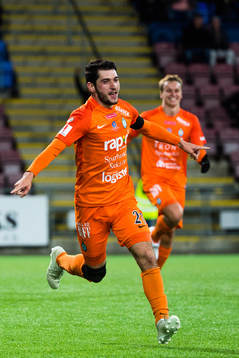 AFC Eskilstunas Anel Rashkaj jublar