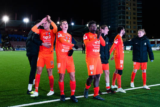 AFC Eskilstunas spelare jublar
