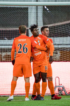 AFC Eskilstunas Onyedikachkwu Samuel Nnamani jublar med