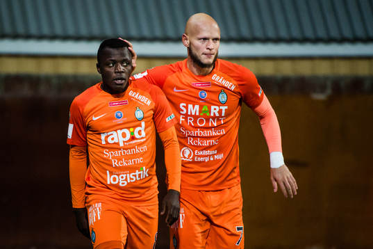 AFC Eskilstunas Zourab Tsiskaridze  jublar med Ousmane