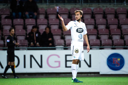 Östers Månz Karlsson deppar
