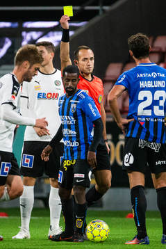 Domare Kaspar Sjöberg varnar Sirius Mohammed Saeid