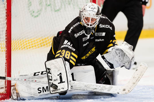 s målvakt Johannes Jönsson med en rddning