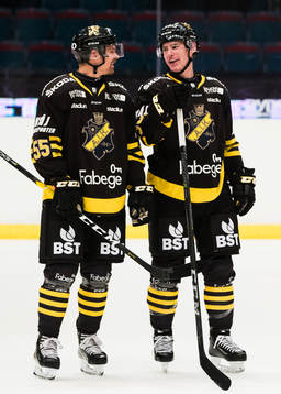 s David Berg och Anton Holm jublar