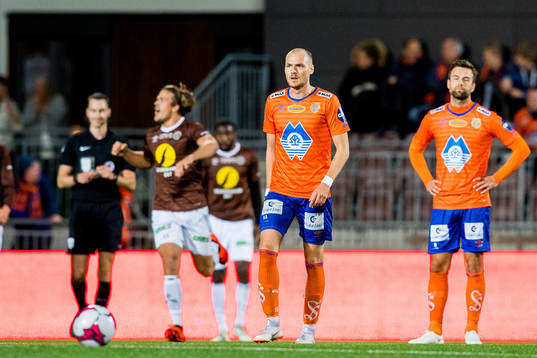 Aron Elís Thrándarson of Aalesund loos dejected
