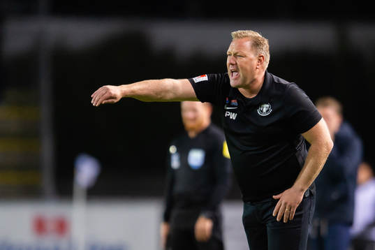 Trelleborgs tränare Patrick Winqvist agerar