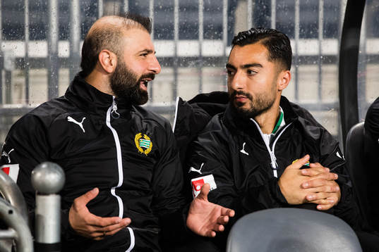 Hammarbys Kennedy Bakircioglu och Jiloan Hamad på bänken
