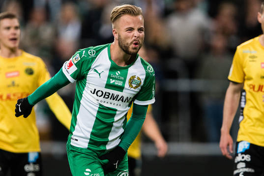 Hammarbys Sander Svendsen grinar illa