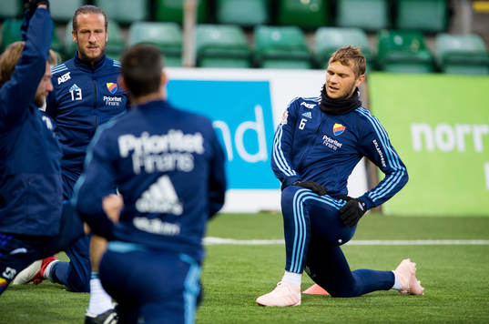 Djurgårdens Jesper Karlström innan fotbollsmatchen i