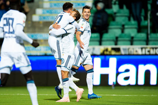 Djurgårdens Kerim Mrabti och Jesper Karlström jublar