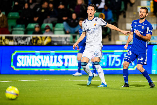 Djurgårdens Haris Radetinac och Sundsvalls Carlos Gracia
